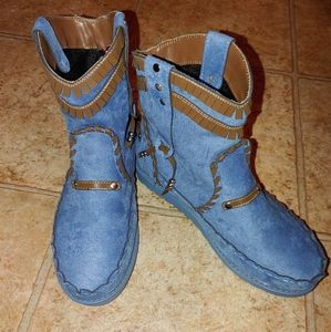Blue suede moccasin boots. Sz 8.5